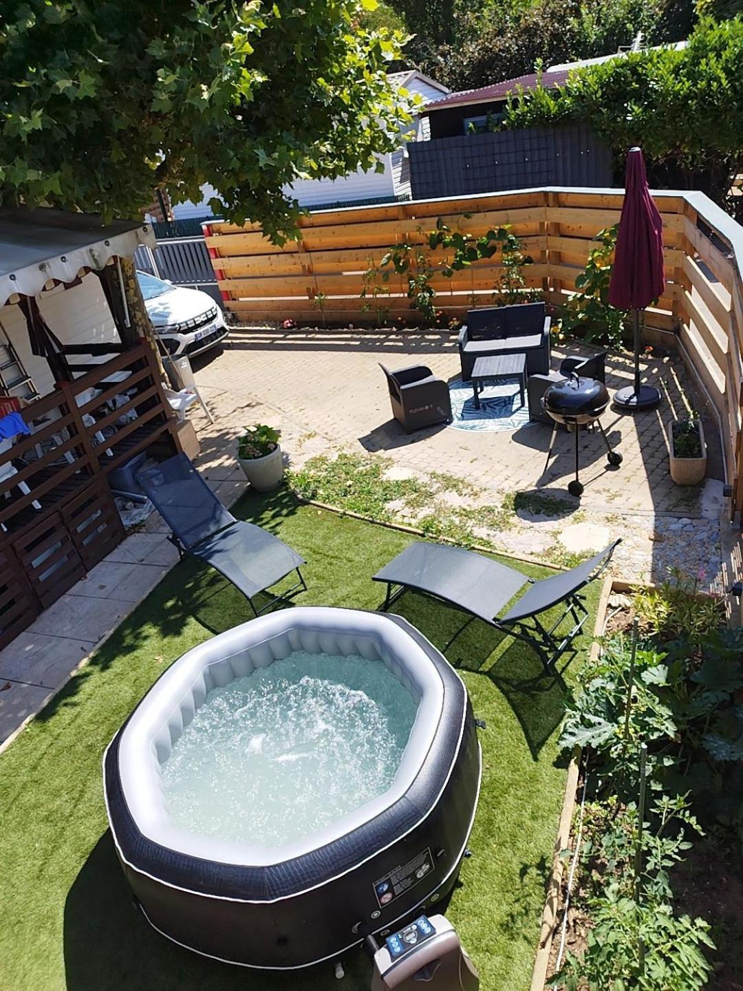 Hotel Havre De Paix Bord De Saone Avec Jacuzzi Massieux Exterior foto